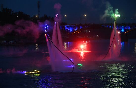 Огненное шоу на воде в Красноярске