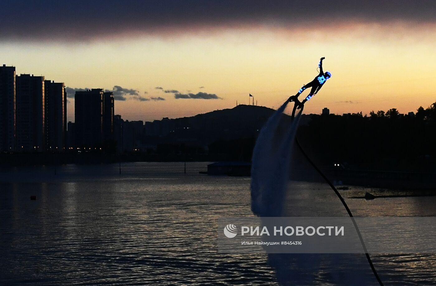 Огненное шоу на воде в Красноярске