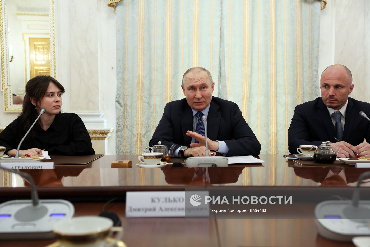 Официальные новости телеграмм. Встреча Путина с военкорами. Встреча Путина с журналистами.