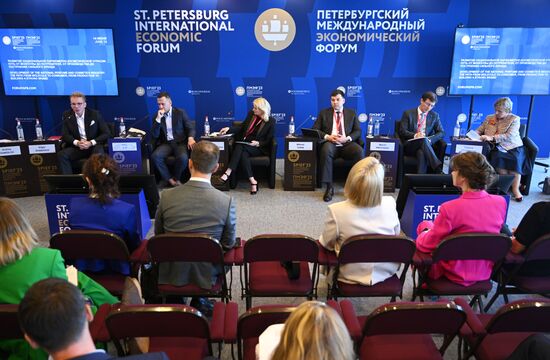 ПМЭФ-2023. Развитие национальной парфюмерно-косметической отрасли: путь от молекулы до потребителя, от производства до построения сильного бренда 