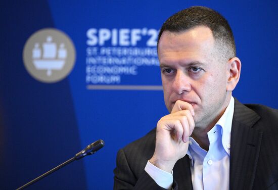 ПМЭФ-2023. Развитие национальной парфюмерно-косметической отрасли: путь от молекулы до потребителя, от производства до построения сильного бренда