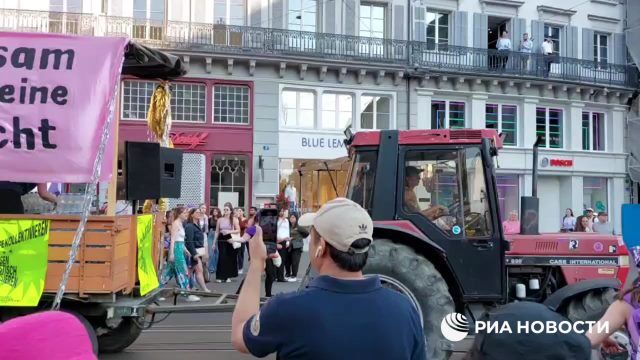 В Швейцарии идет женская забастовка