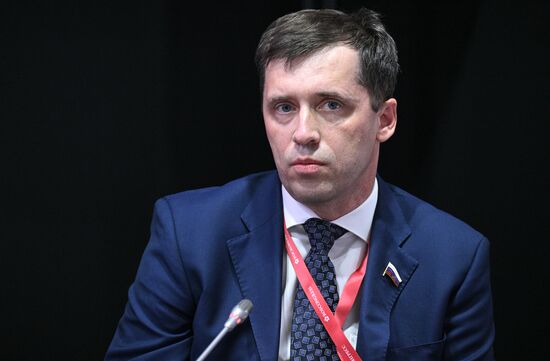 ПМЭФ_2023. Дискуссия. #РАВНЫЙ РАВНОМУ: Как создать инклюзивное общество?
