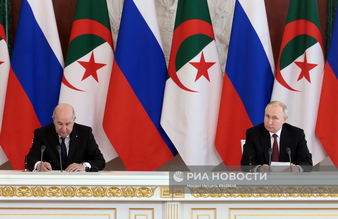 Президент РФ В. Путин провел встречу с президентом Алжира Абдельмаджидом Теббуном