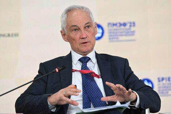 ПМЭФ-2023. Новая мировая экономика – не глобальная, но взаимосвязанная