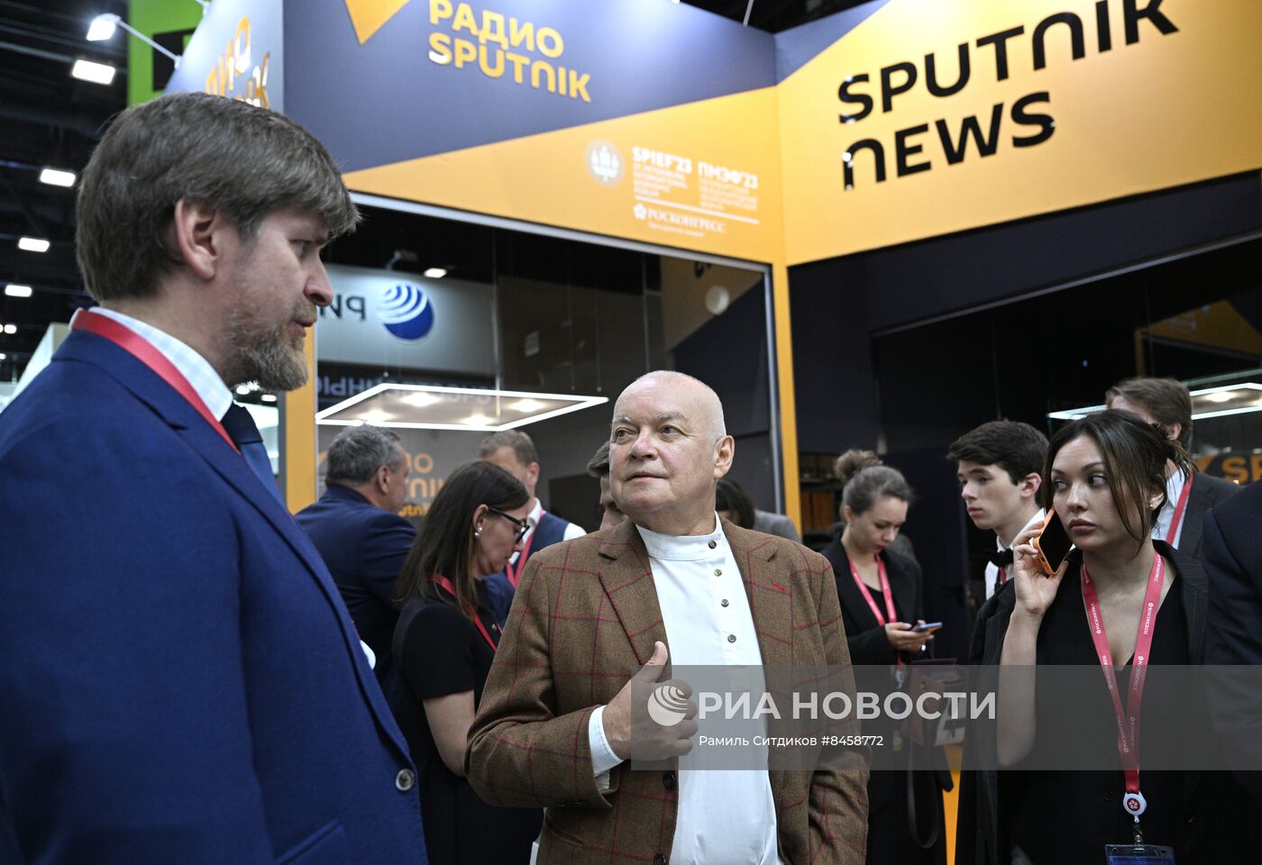 ПМЭФ-2023. Работа студии радио Sputnik