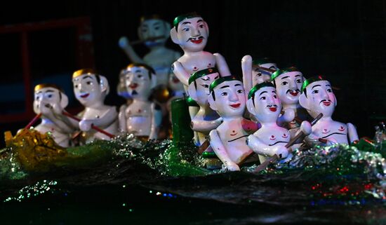 "Традиционный кукольный спектакль на воде" Театра Тханг Лонг из Вьетнама