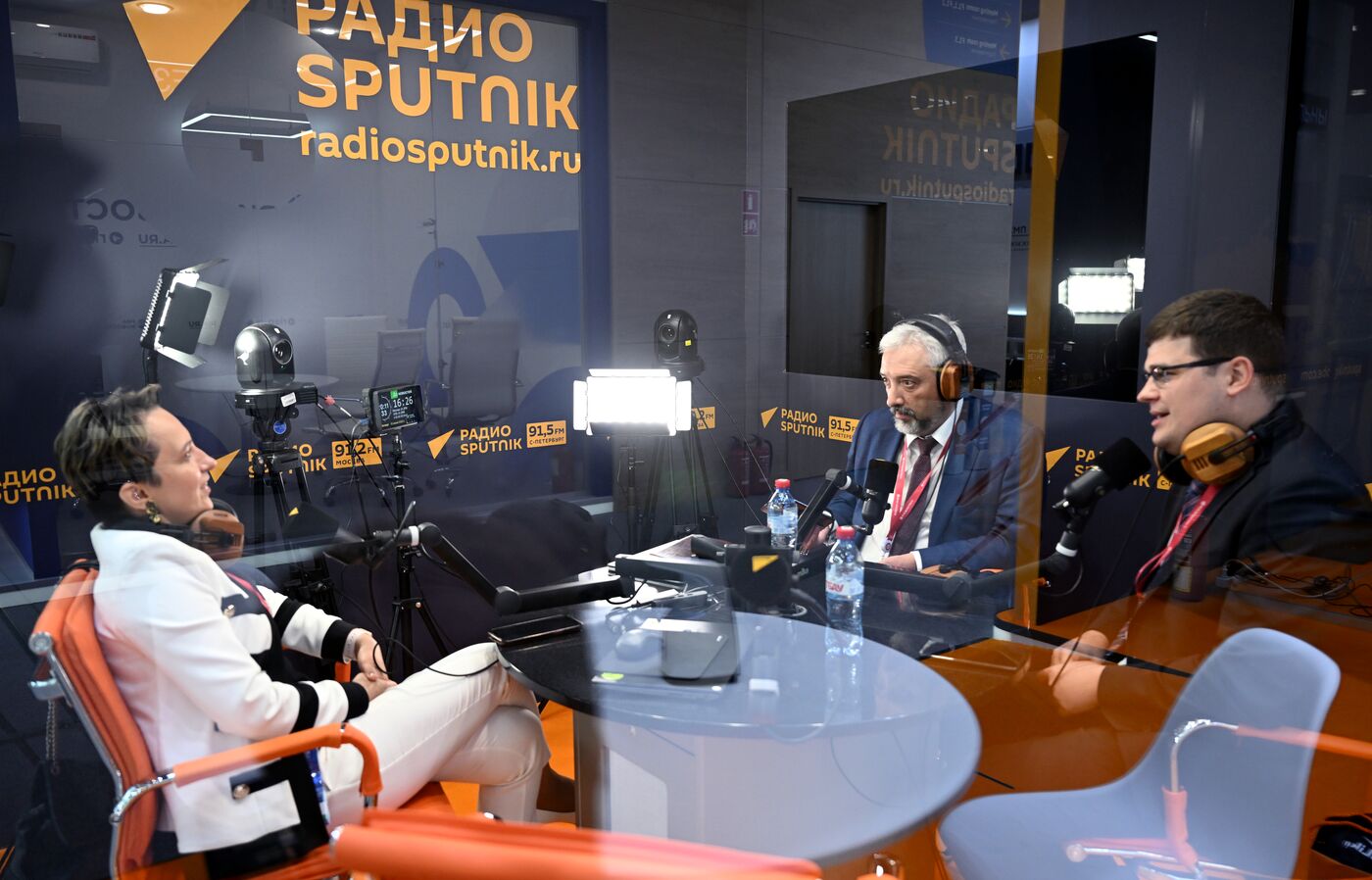 ПМЭФ-2023. Работа студии радио Sputnik