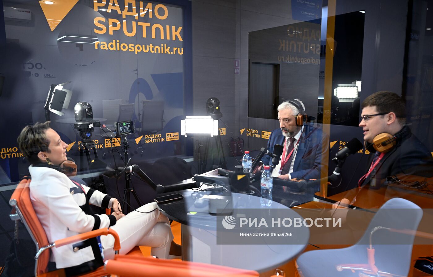 ПМЭФ-2023. Работа студии радио Sputnik