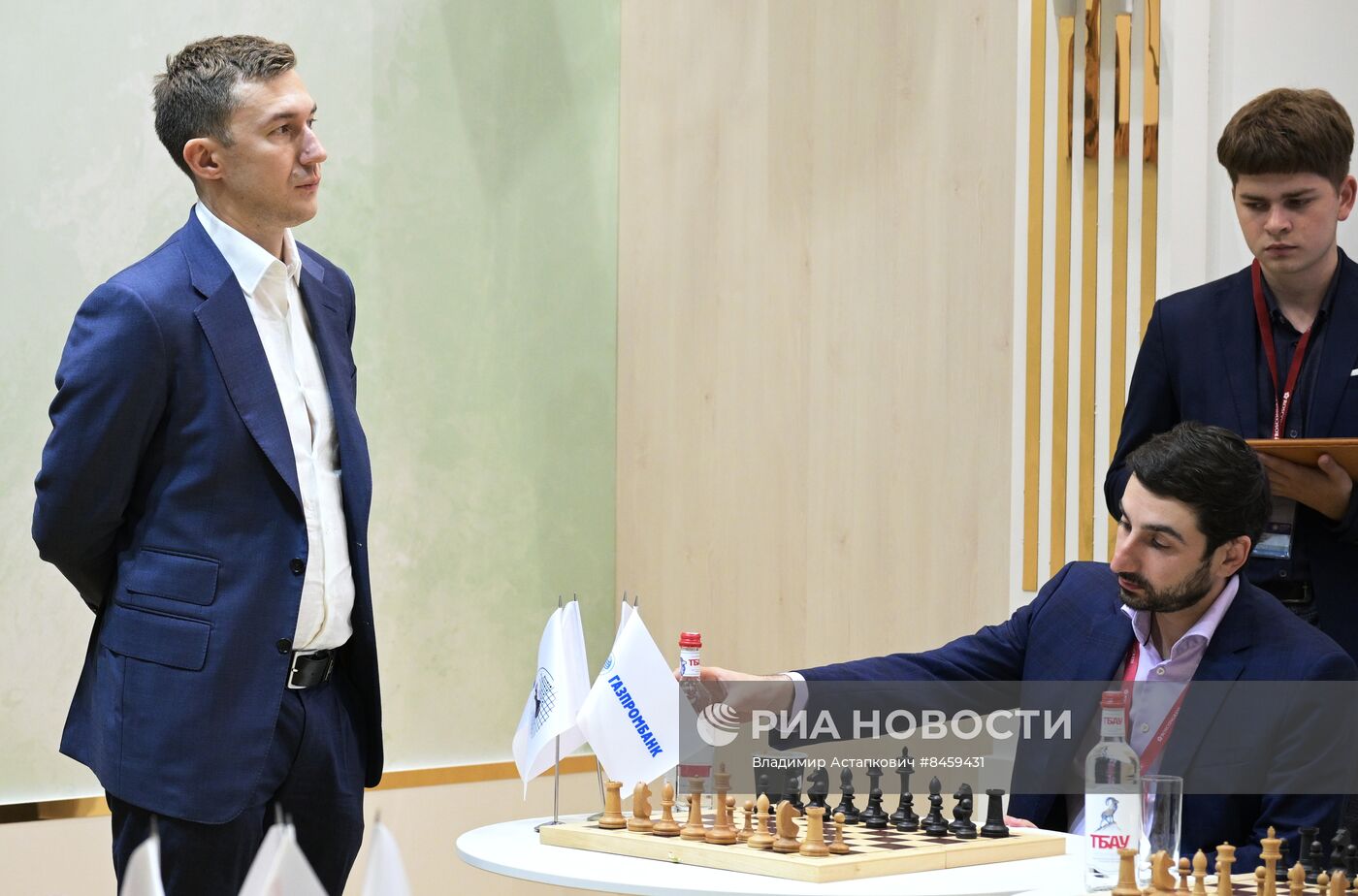 ПМЭФ-2023. Сеанс одновременной игры в шахматы с гроссмейстером с использованием искусственного интеллекта