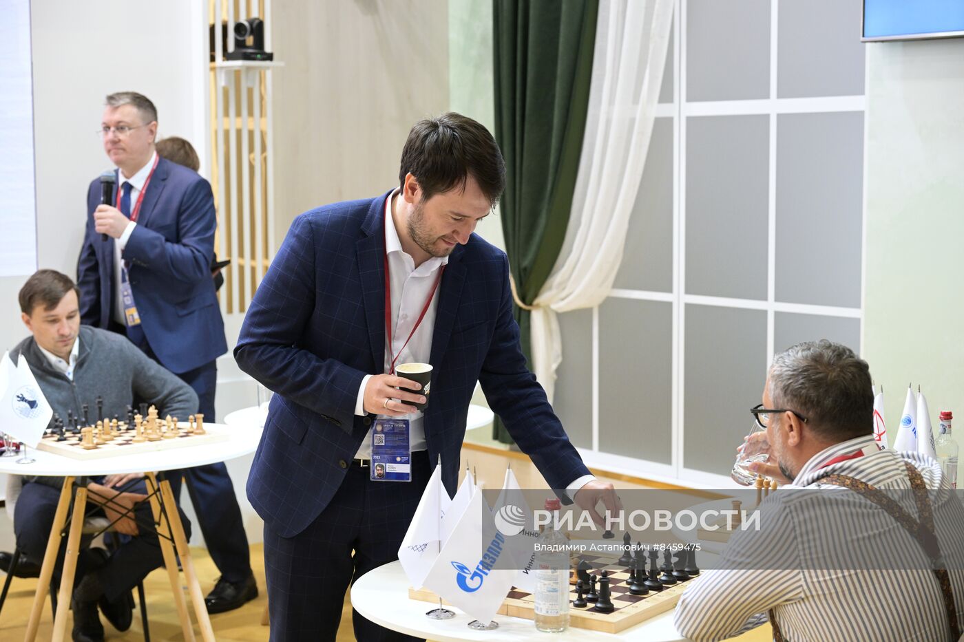 ПМЭФ-2023. Сеанс одновременной игры в шахматы с гроссмейстером с использованием искусственного интеллекта