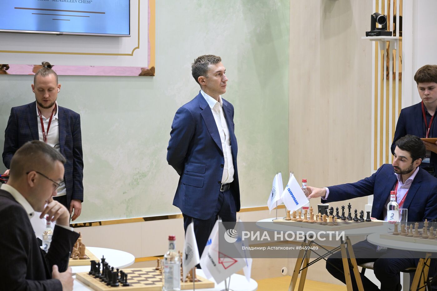 ПМЭФ-2023. Сеанс одновременной игры в шахматы с гроссмейстером с использованием искусственного интеллекта