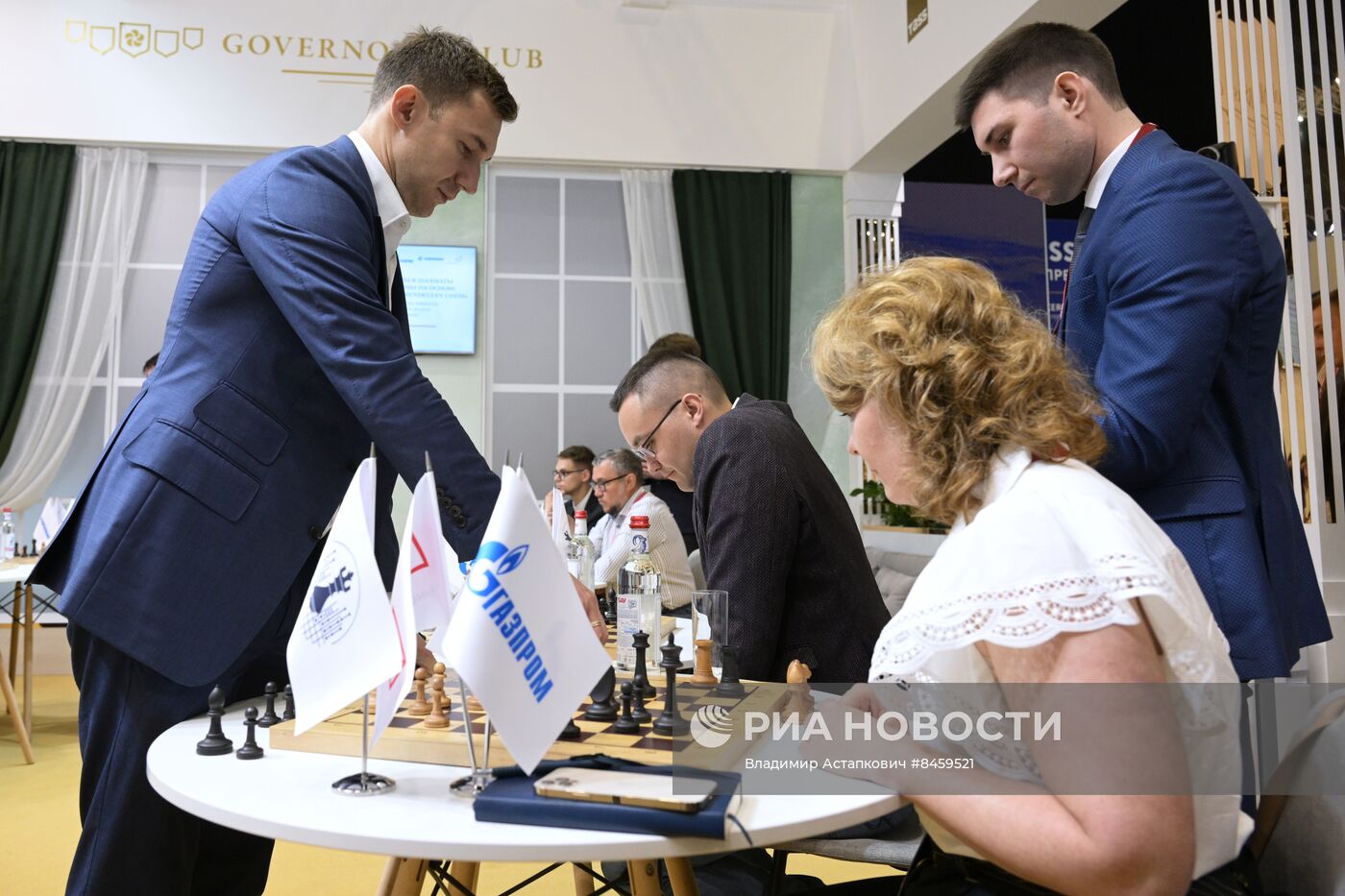 ПМЭФ-2023. Сеанс одновременной игры в шахматы с гроссмейстером с использованием искусственного интеллекта