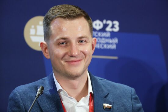 ПМЭФ-2023. "Дома надежнее": как вовлекать молодежь в экономику региона?
