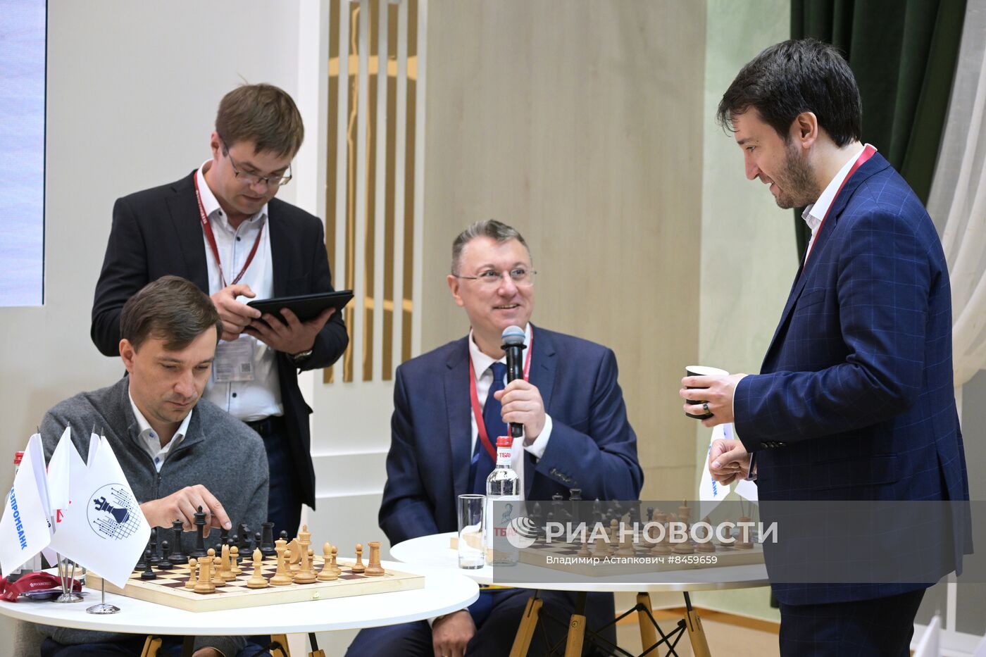 ПМЭФ-2023. Сеанс одновременной игры в шахматы с гроссмейстером с использованием искусственного интеллекта