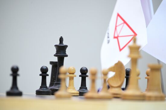 ПМЭФ-2023. Сеанс одновременной игры в шахматы с гроссмейстером с использованием искусственного интеллекта