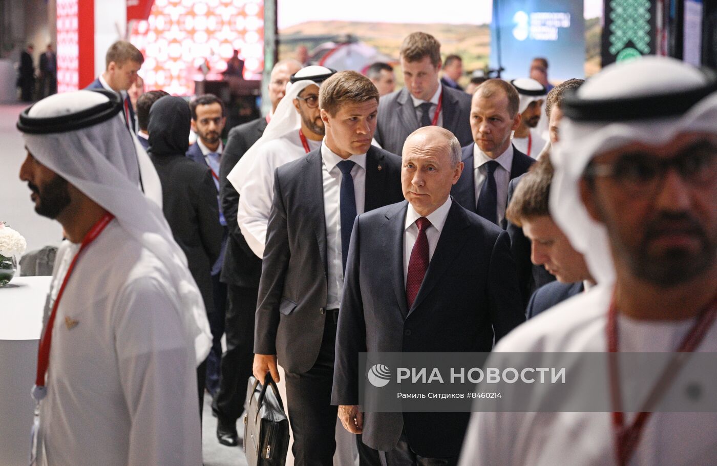 Президент РФ В. Путин принял участие в работе ПМЭФ-2023