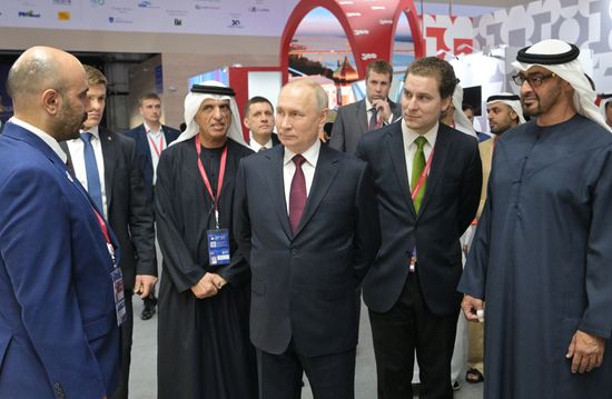 Президент РФ В. Путин принял участие в работе ПМЭФ-2023