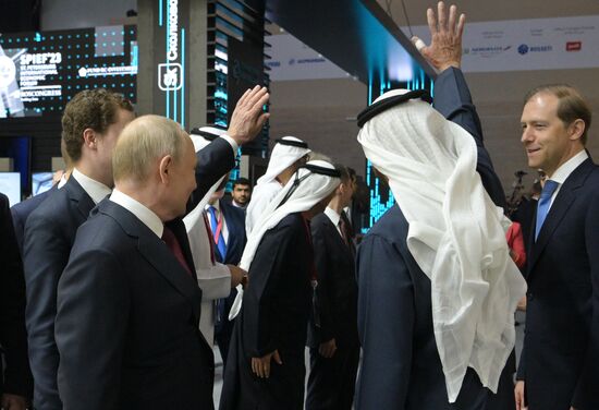 Президент РФ В. Путин принял участие в работе ПМЭФ-2023