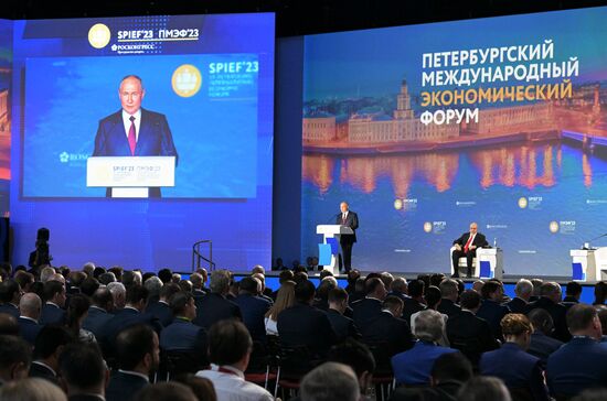 ПМЭФ-2023. Президент РФ В. Путин на пленарном заседании
