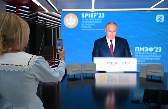 ПМЭФ-2023. Трансляция пленарного заседания 