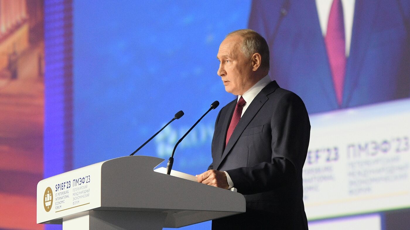 ПМЭФ-2023. Президент РФ В. Путин на пленарном заседании