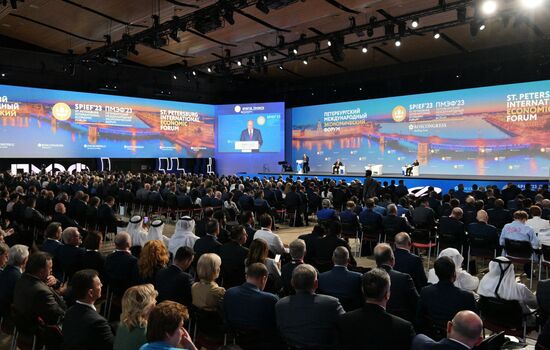ПМЭФ-2023. Президент РФ В. Путин на пленарном заседании