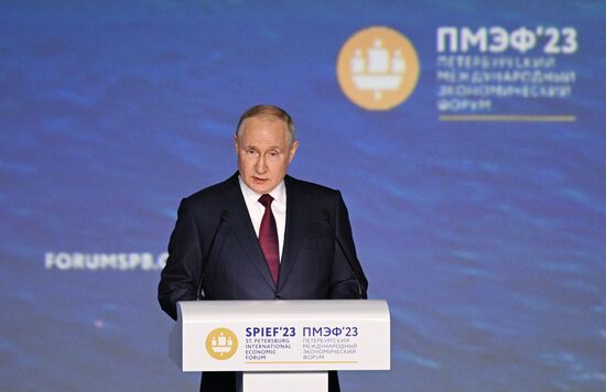 ПМЭФ-2023. Президент РФ В. Путин на пленарном заседании