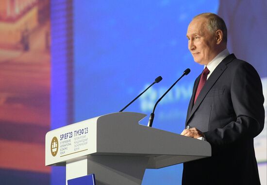 ПМЭФ-2023. Президент РФ В. Путин на пленарном заседании