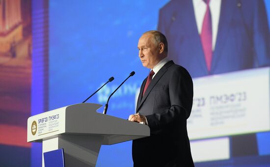 ПМЭФ-2023. Президент РФ В. Путин на пленарном заседании