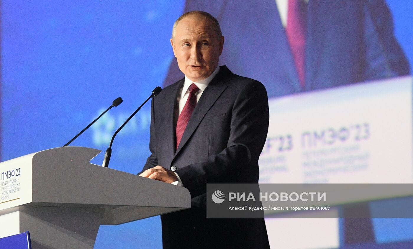 ПМЭФ-2023. Президент РФ В. Путин на пленарном заседании