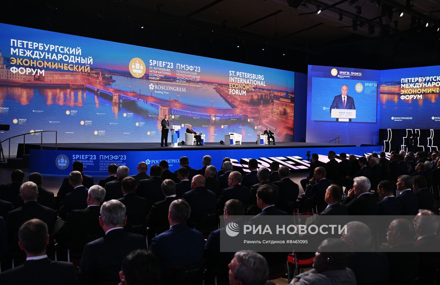 ПМЭФ-2023. Президент РФ В. Путин на пленарном заседании