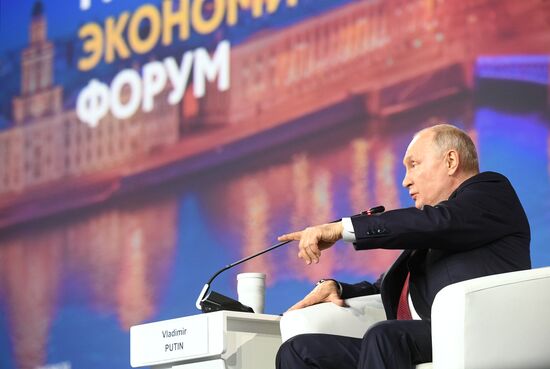 ПМЭФ-2023. Президент РФ В. Путин на пленарном заседании