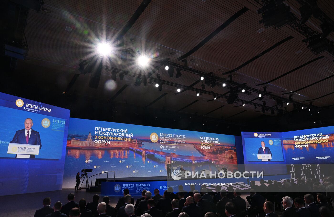 ПМЭФ-2023. Президент РФ В. Путин на пленарном заседании