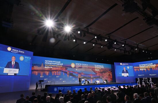 ПМЭФ-2023. Президент РФ В. Путин на пленарном заседании