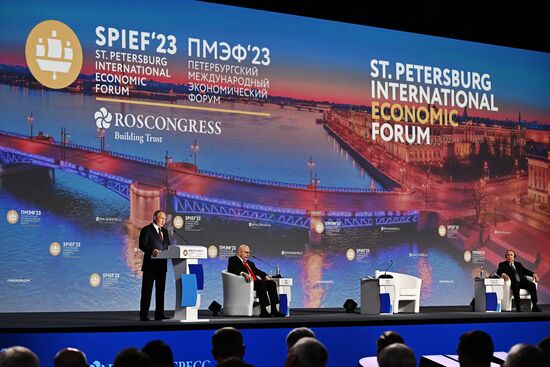 ПМЭФ-2023. Президент РФ В. Путин на пленарном заседании