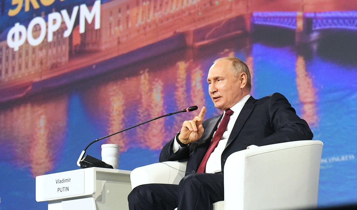 ПМЭФ-2023. Президент РФ В. Путин на пленарном заседании