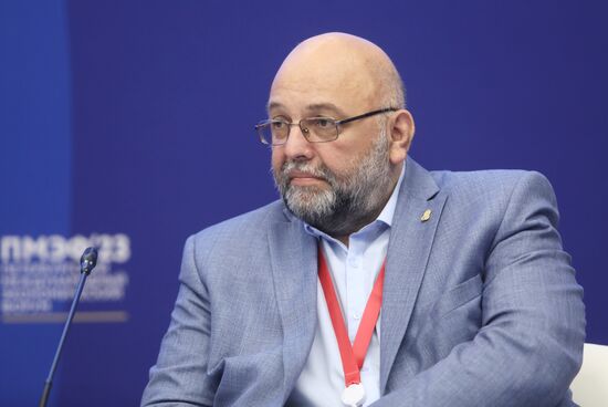 ПМЭФ-2023. Главный после родителей -наставник: создаем в России