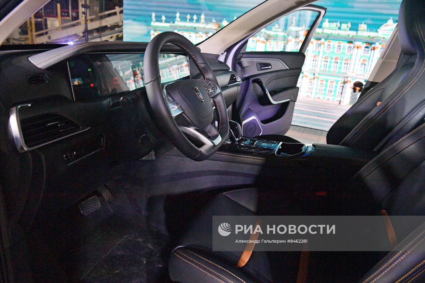 ПМЭФ-2023. Церемония выпуска первого автомобиля LADA X-Cross 5