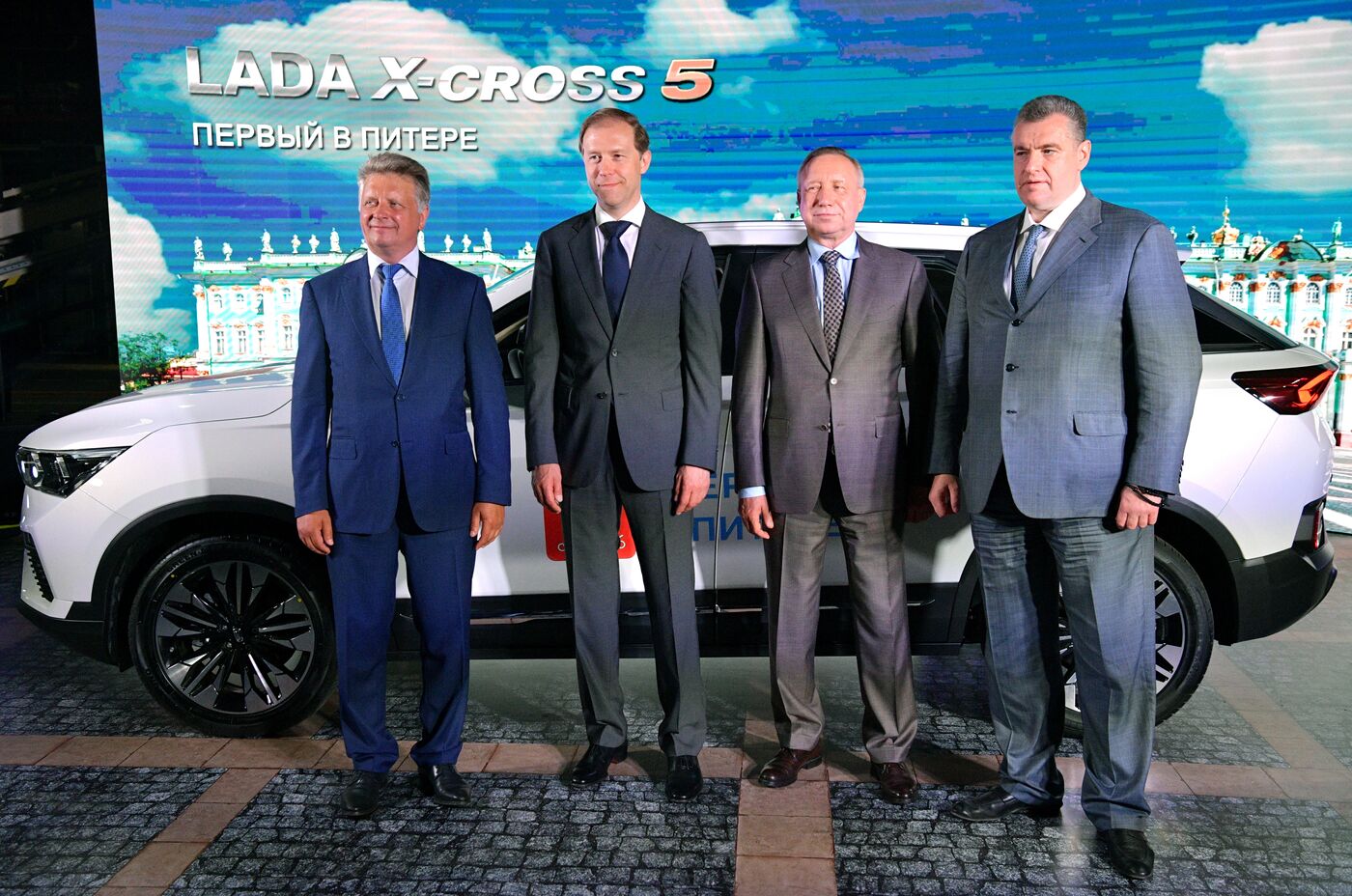 ПМЭФ-2023. Церемония выпуска первого автомобиля LADA X-Cross 5