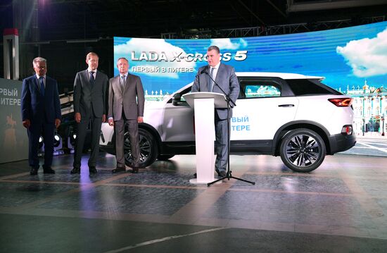 ПМЭФ-2023. Церемония выпуска первого автомобиля LADA X-Cross 5