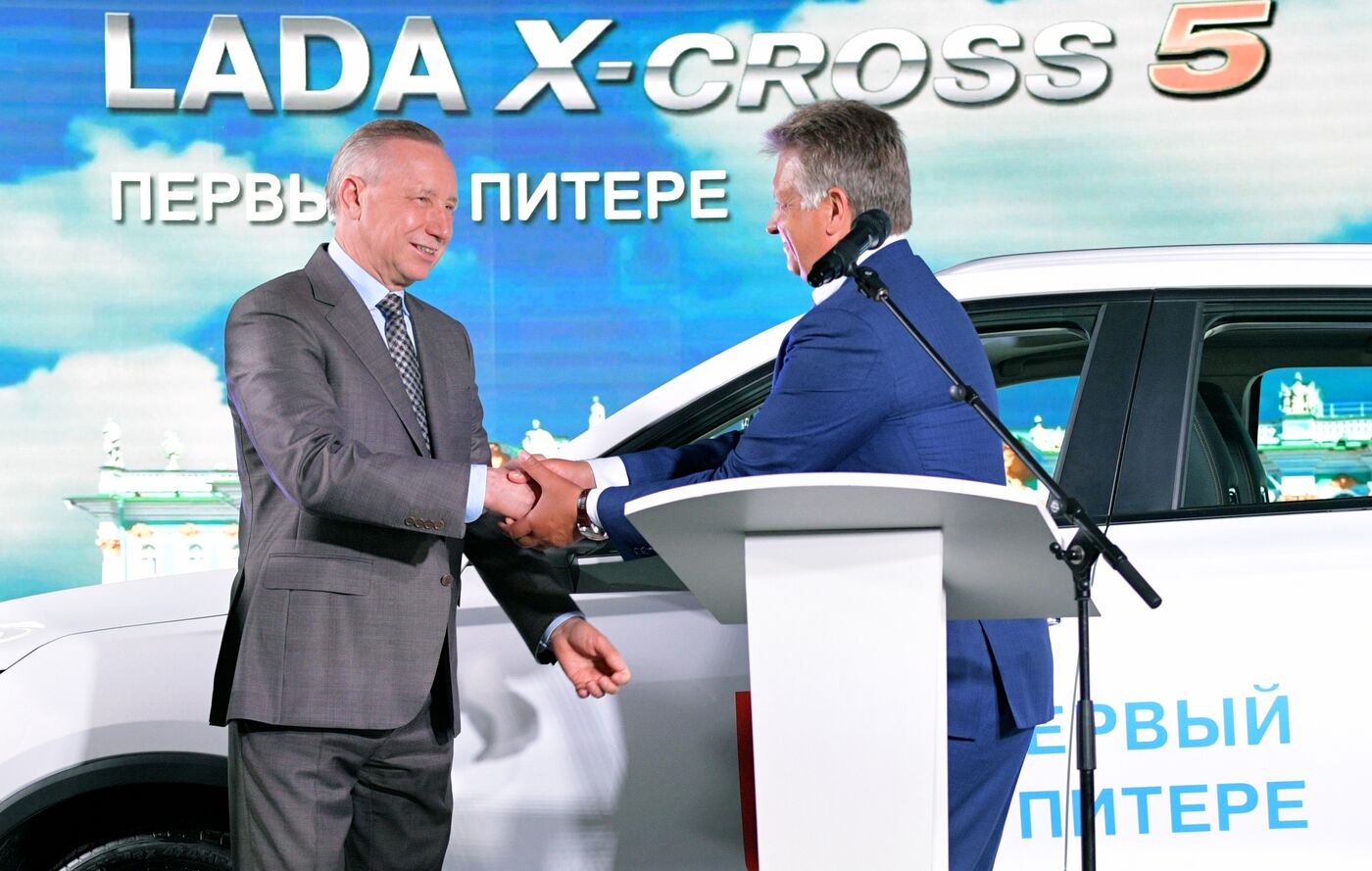 ПМЭФ-2023. Церемония выпуска первого автомобиля LADA X-Cross 5