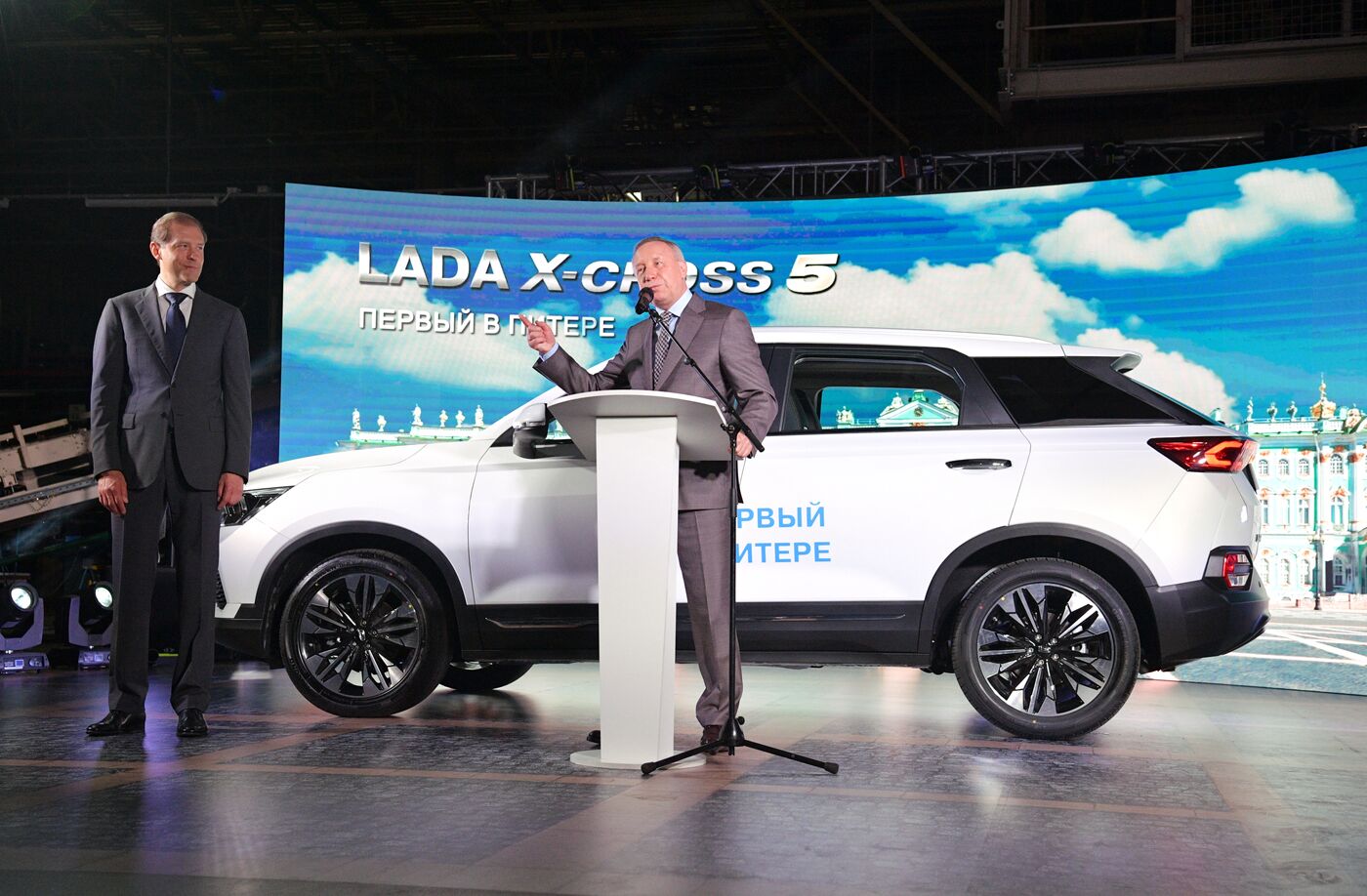 ПМЭФ-2023. Церемония выпуска первого автомобиля LADA X-Cross 5