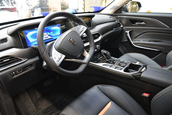 ПМЭФ-2023. Церемония выпуска первого автомобиля LADA X-Cross 5
