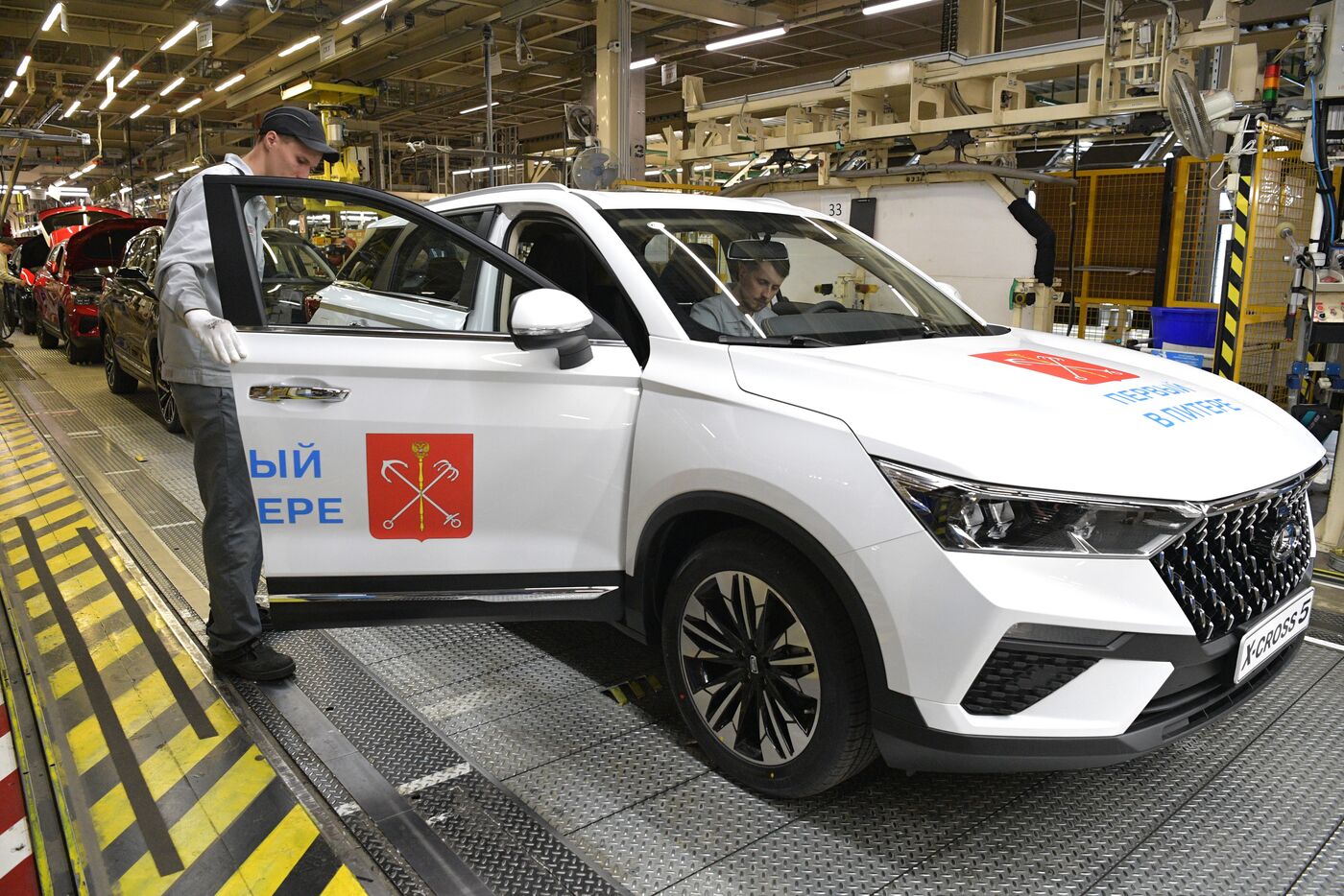 ПМЭФ-2023. Церемония выпуска первого автомобиля LADA X-Cross 5