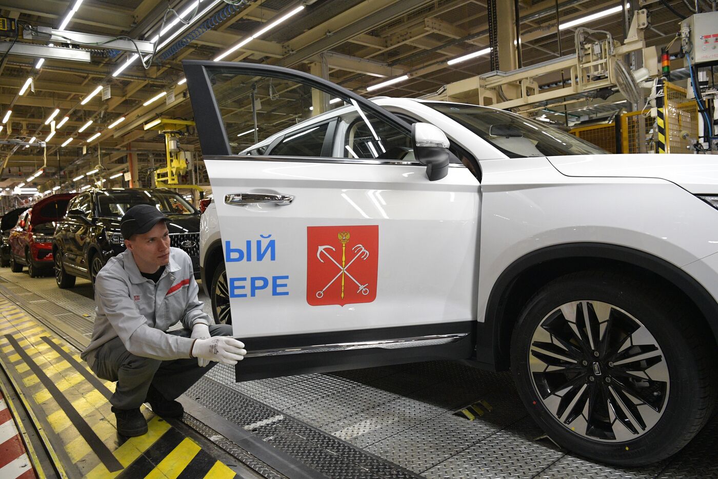 ПМЭФ-2023. Церемония выпуска первого автомобиля LADA X-Cross 5