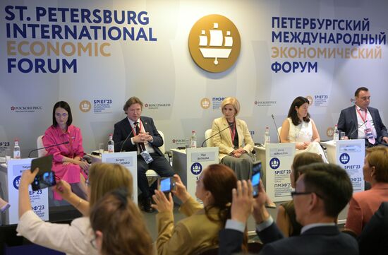 ПМЭФ-2023. Инвестиции в традиционные ценности: благополучная многодетная семья как национальная идея