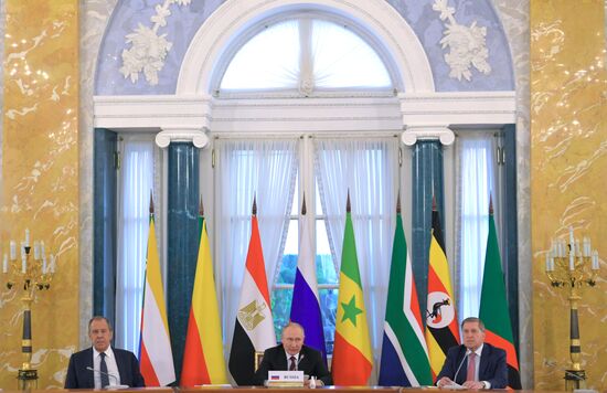 Президент РФ В. Путин принял лидеров ряда африканских государств