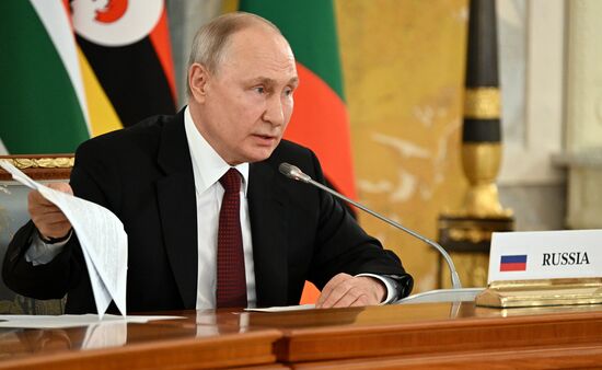 Президент РФ В. Путин принял лидеров ряда африканских государств