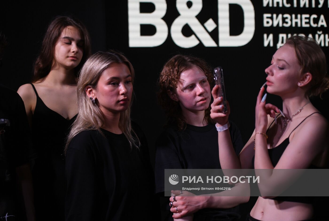 Модный показ студентов Института бизнеса и дизайна "Москва - любовь моя"
